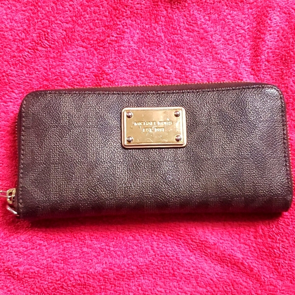 Michael Kors Handbags - Michael Kors Wallet